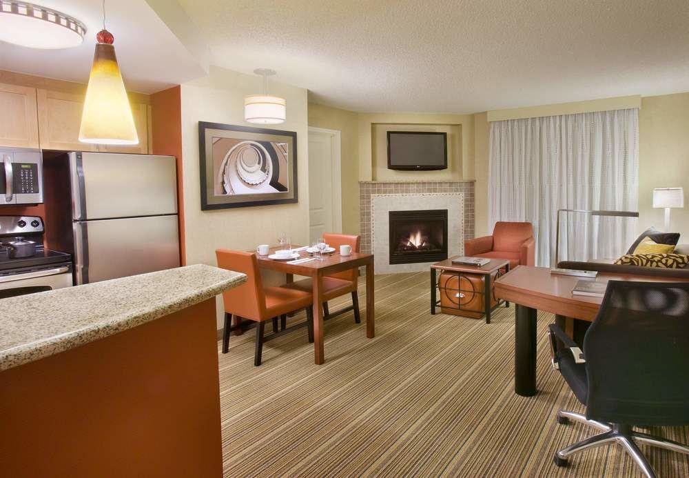 Residence Inn By Marriott Calgary Airport YYC Exterior foto