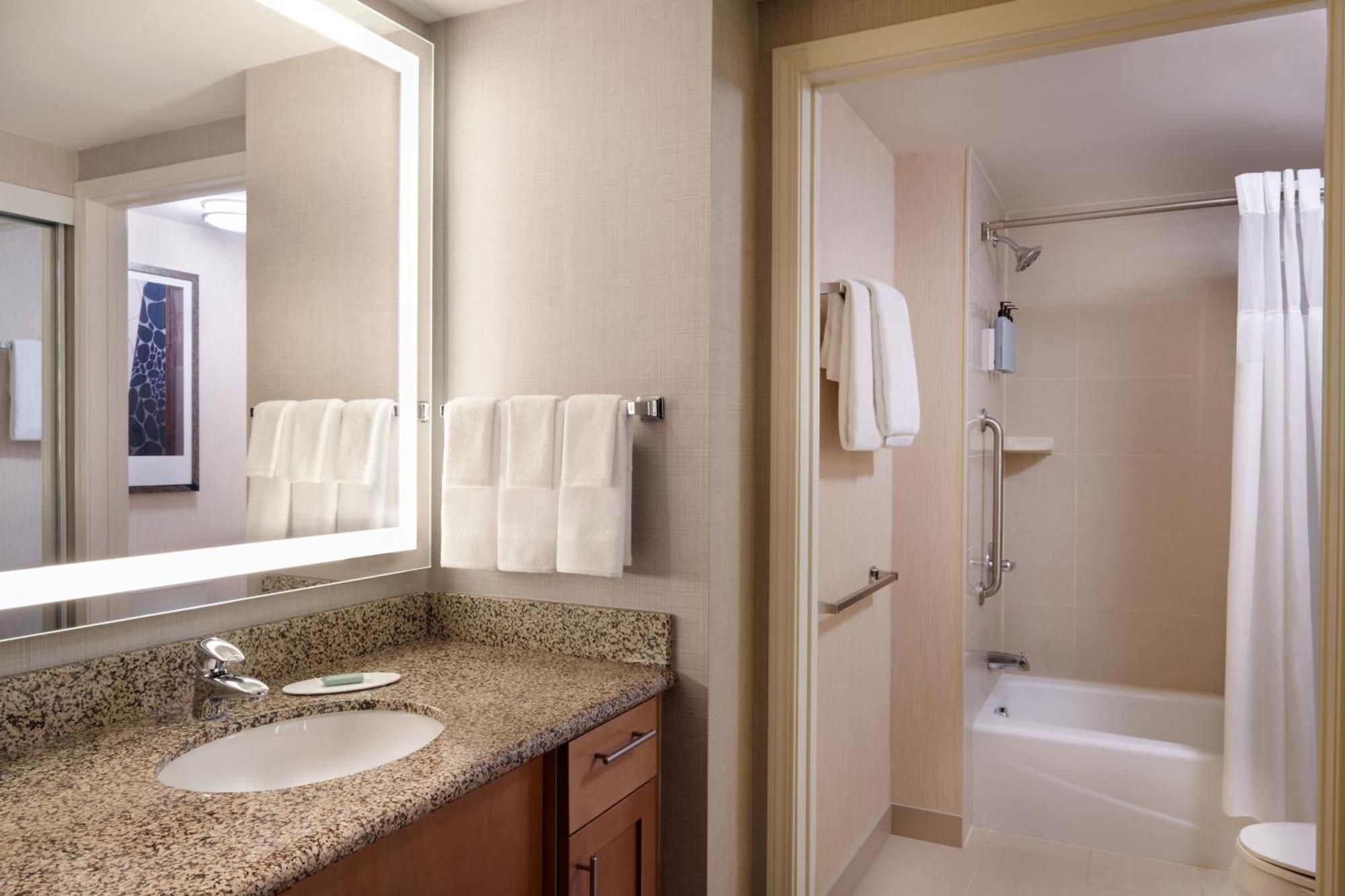 Residence Inn By Marriott Calgary Airport YYC Exterior foto